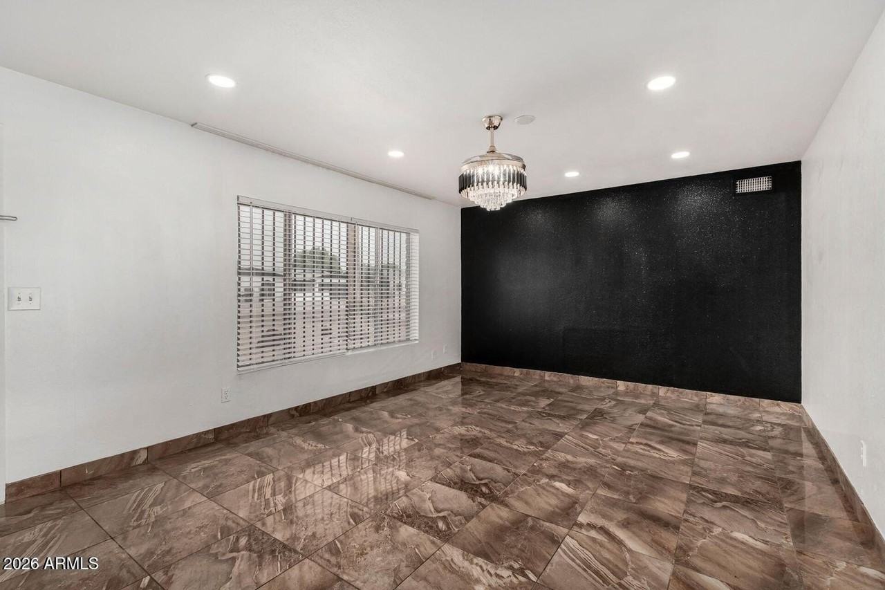 4141 W Diana Ave - Photo 4 of 32