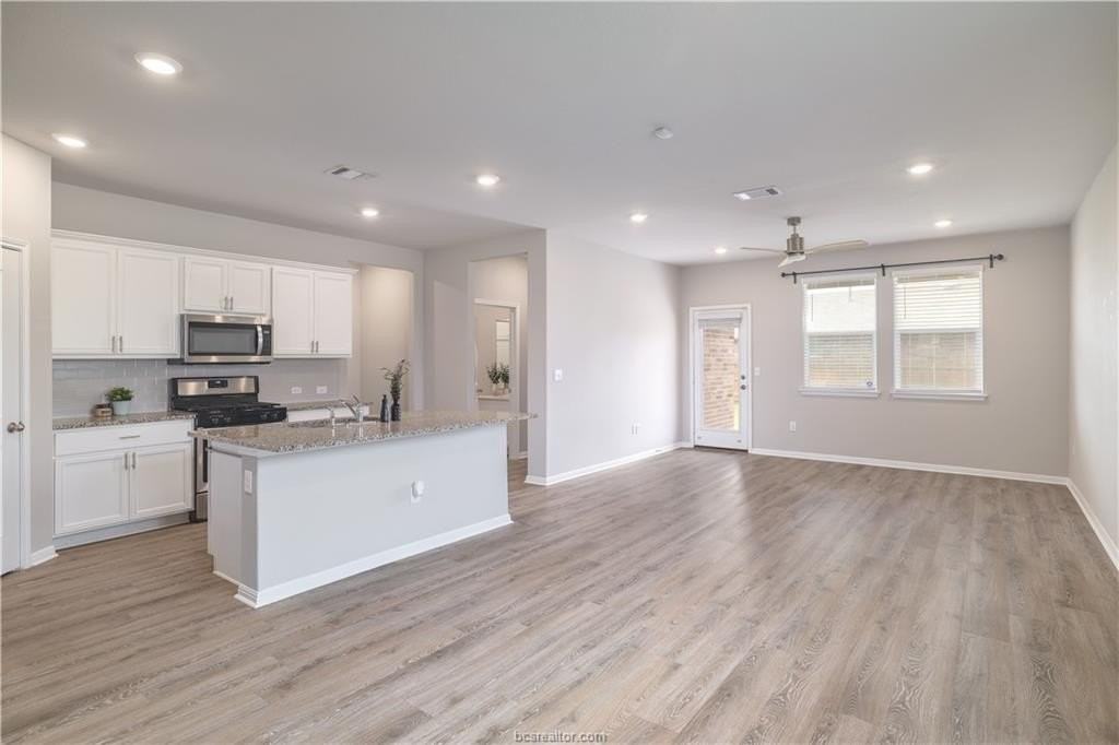 445 Shiner Ln - Photo 5 of 39