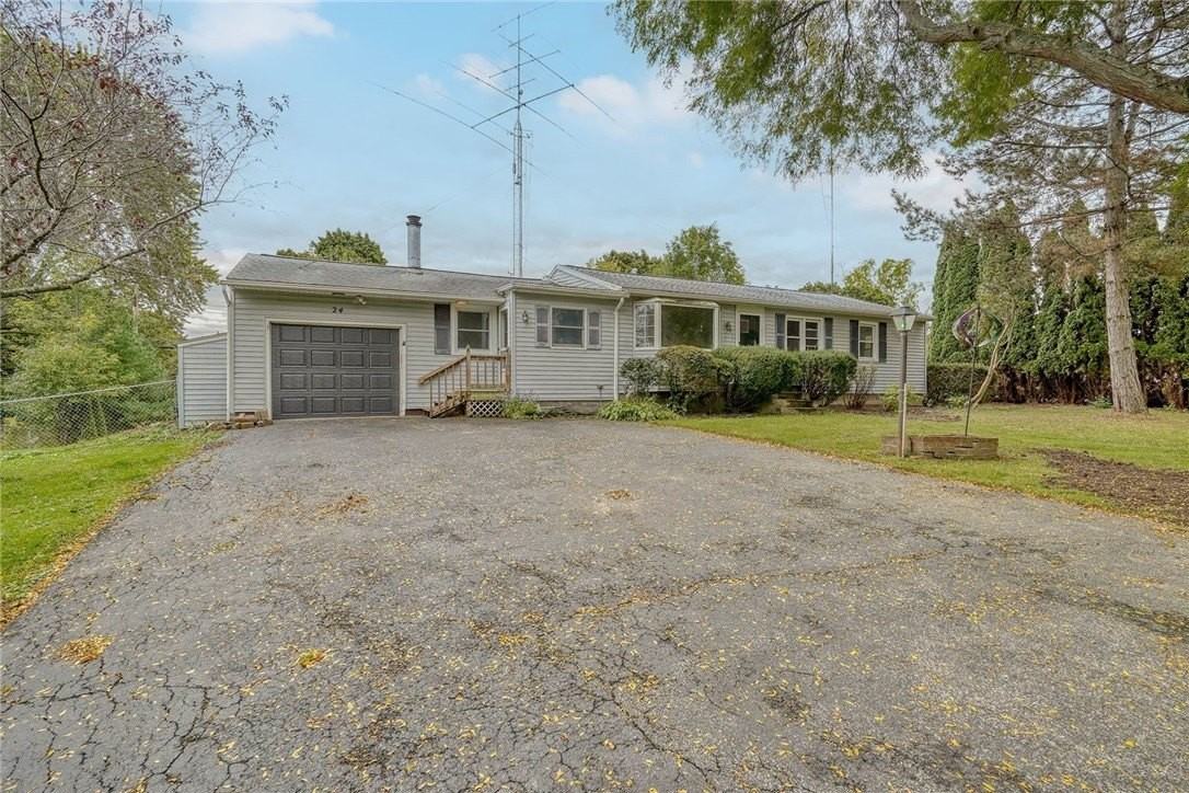 24 Elaine Dr - Photo 4 of 34