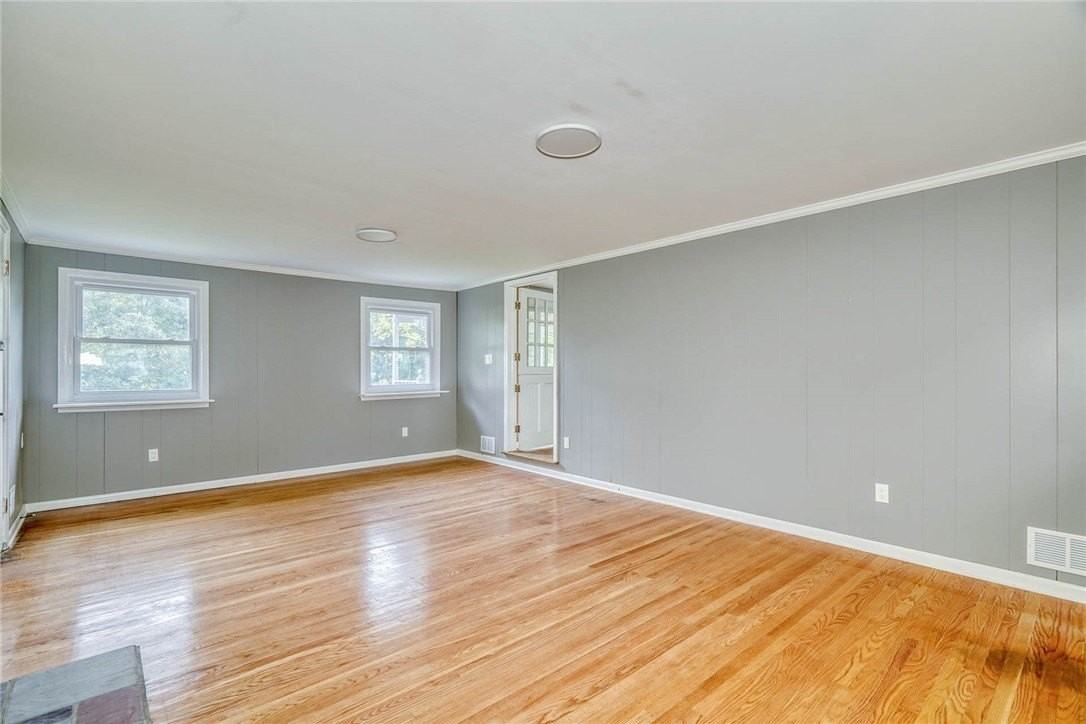 24 Elaine Dr - Photo 6 of 34