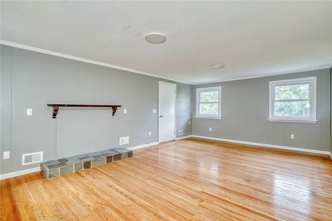 24 Elaine Dr - Photo 7 of 34