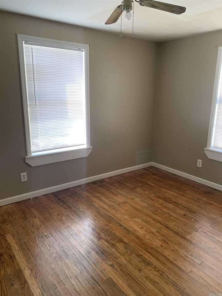 218 Curtis Sykes Dr - Photo 2 of 6