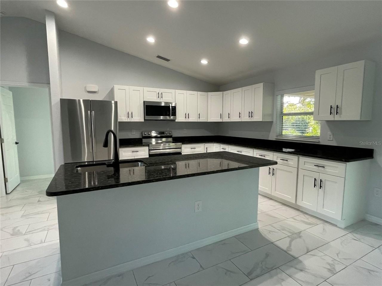 161 Overbrook St - Photo 5 of 18