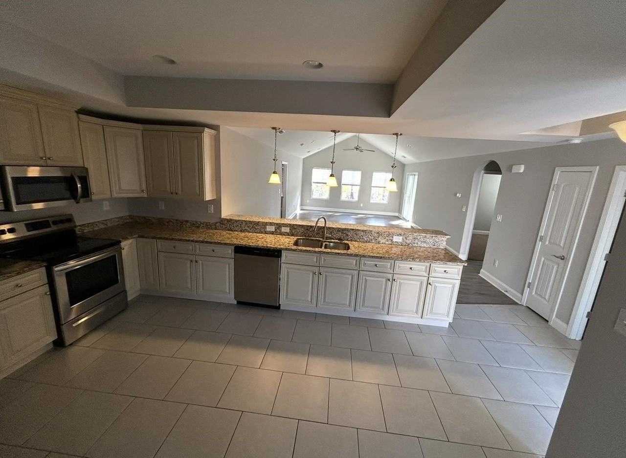 1834 Fairwinds Dr - Photo 2 of 8