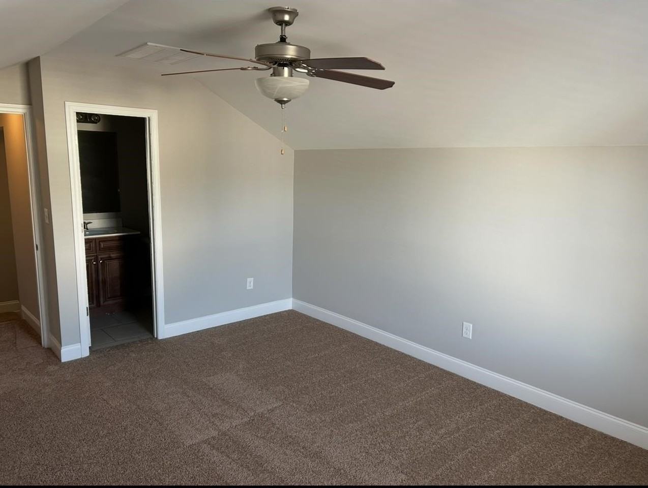 1834 Fairwinds Dr - Photo 4 of 8