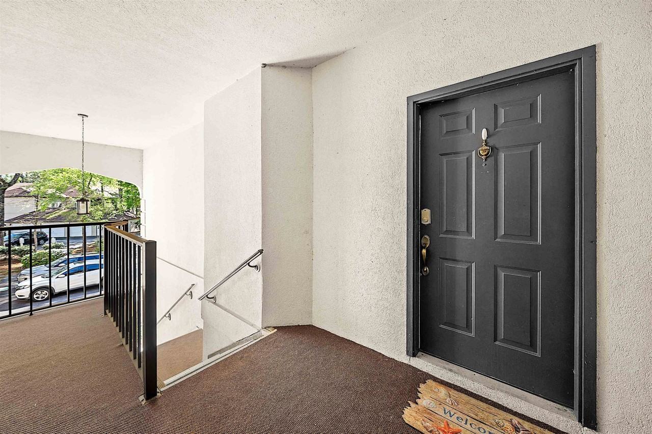 105 Pipers Ln - Photo 3 of 26