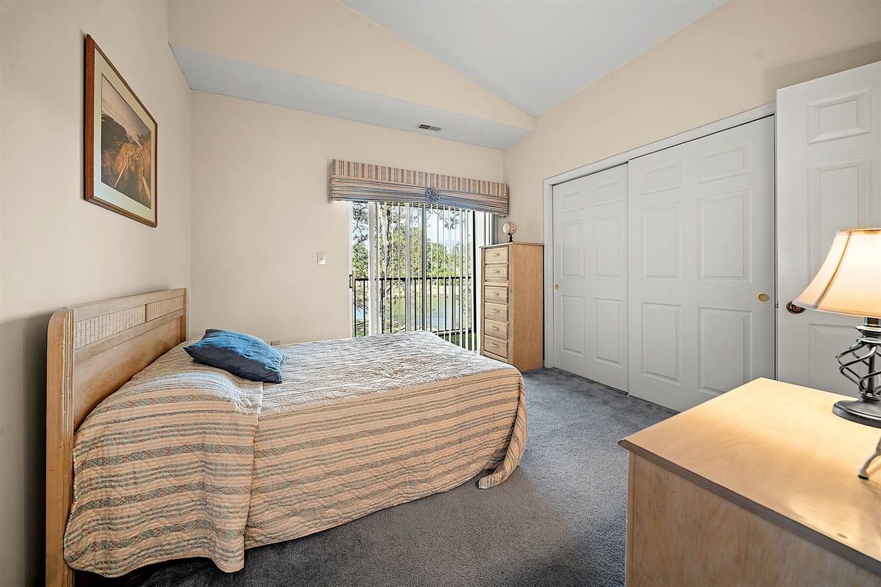 105 Pipers Ln - Photo 5 of 26