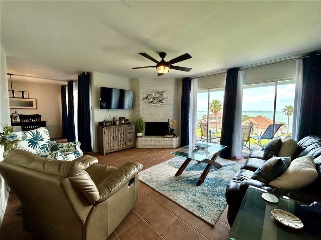 840 Cliff Dr Apt 4 #4 - Photo 6 of 32