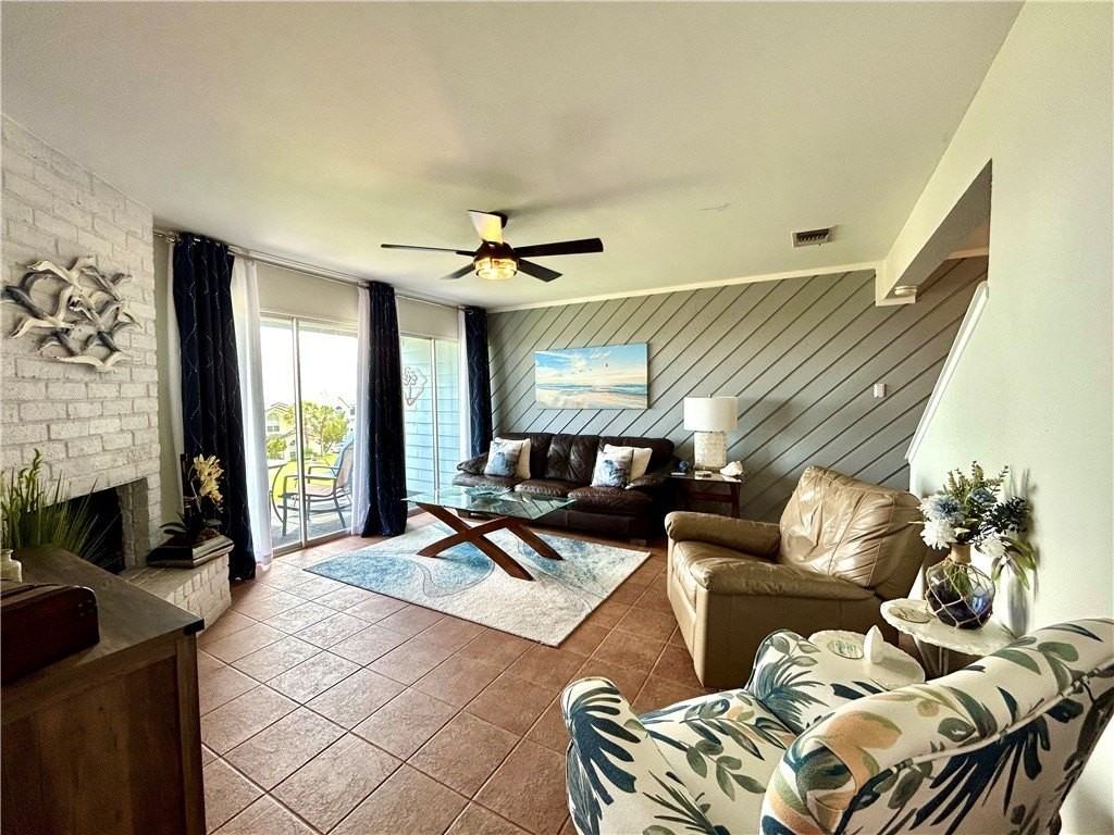 840 Cliff Dr Apt 4 #4 - Photo 7 of 32