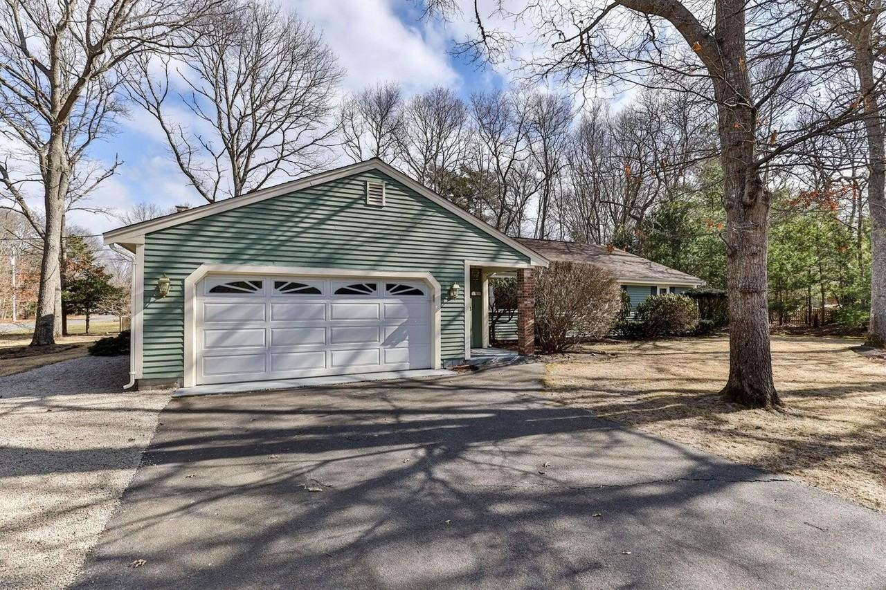 140 Thistle Dr - Photo 2 of 19