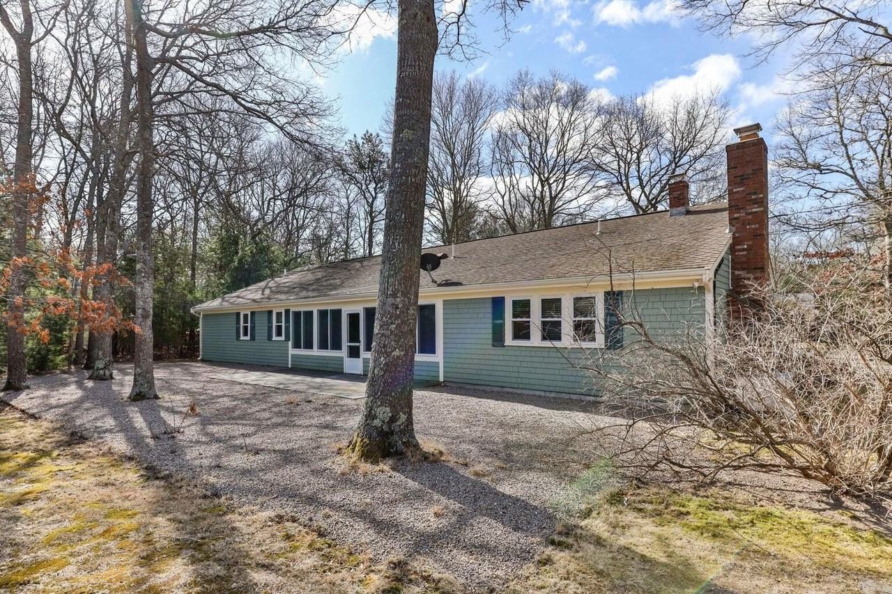 140 Thistle Dr - Photo 3 of 19