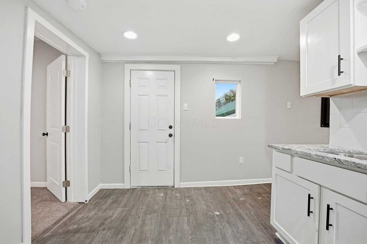 1041 Market St - Photo 6 of 38