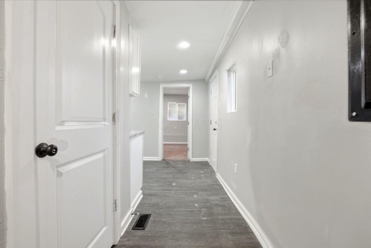 1041 Market St - Photo 7 of 38