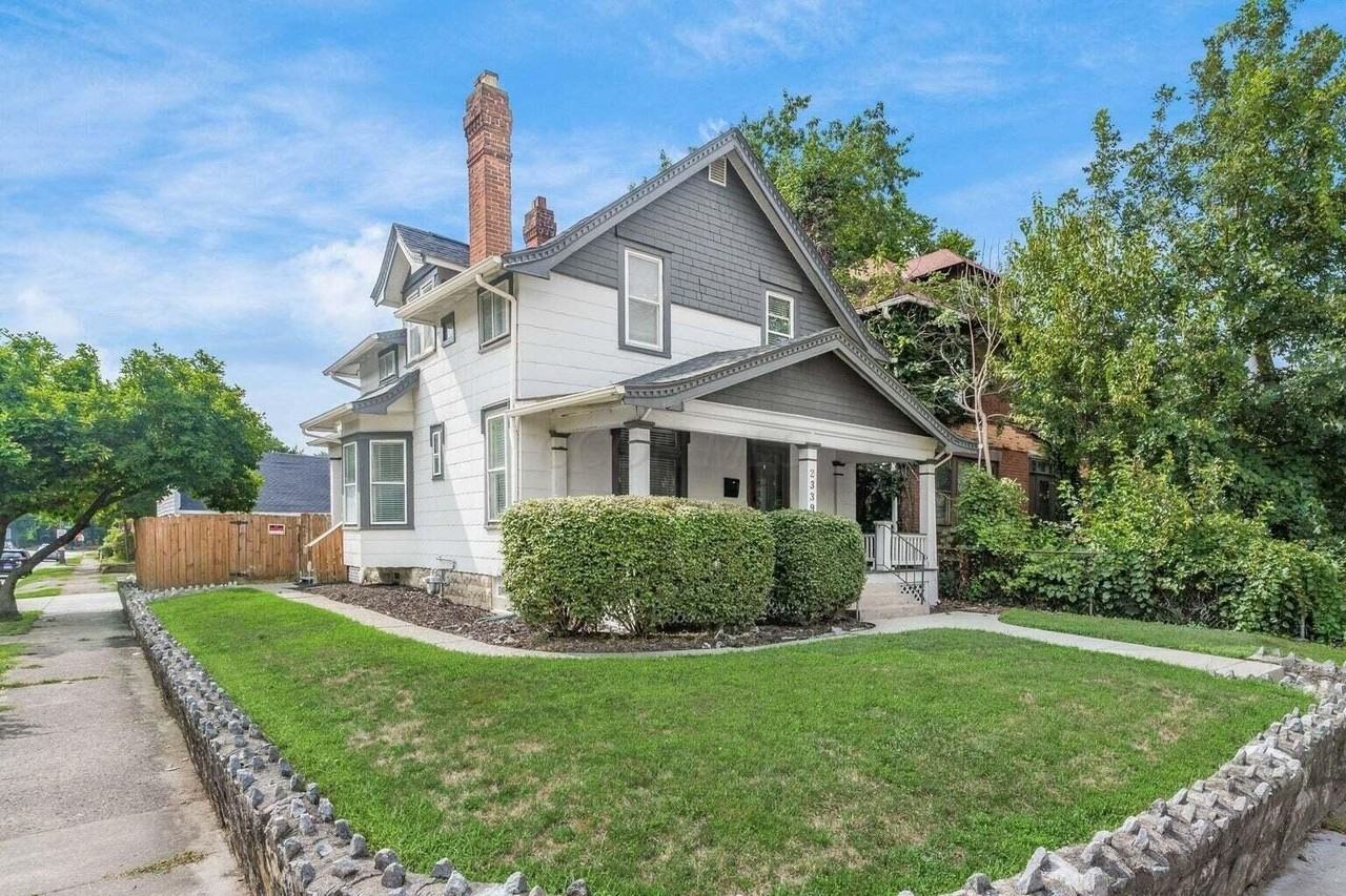 2339 Summit St - Photo 2 of 42