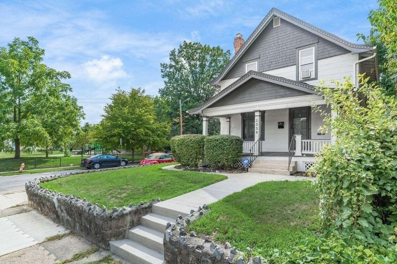 2339 Summit St - Photo 4 of 42