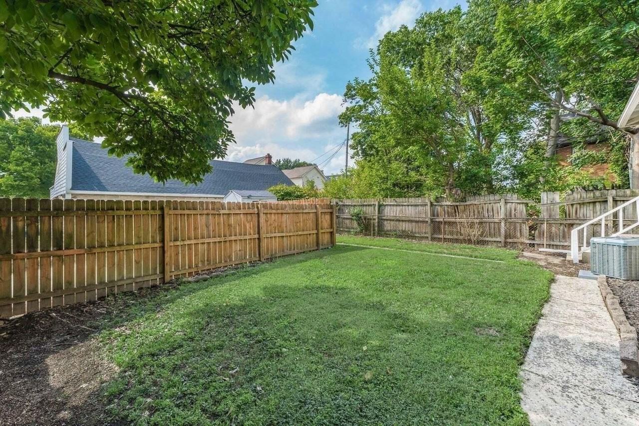 2339 Summit St - Photo 7 of 42