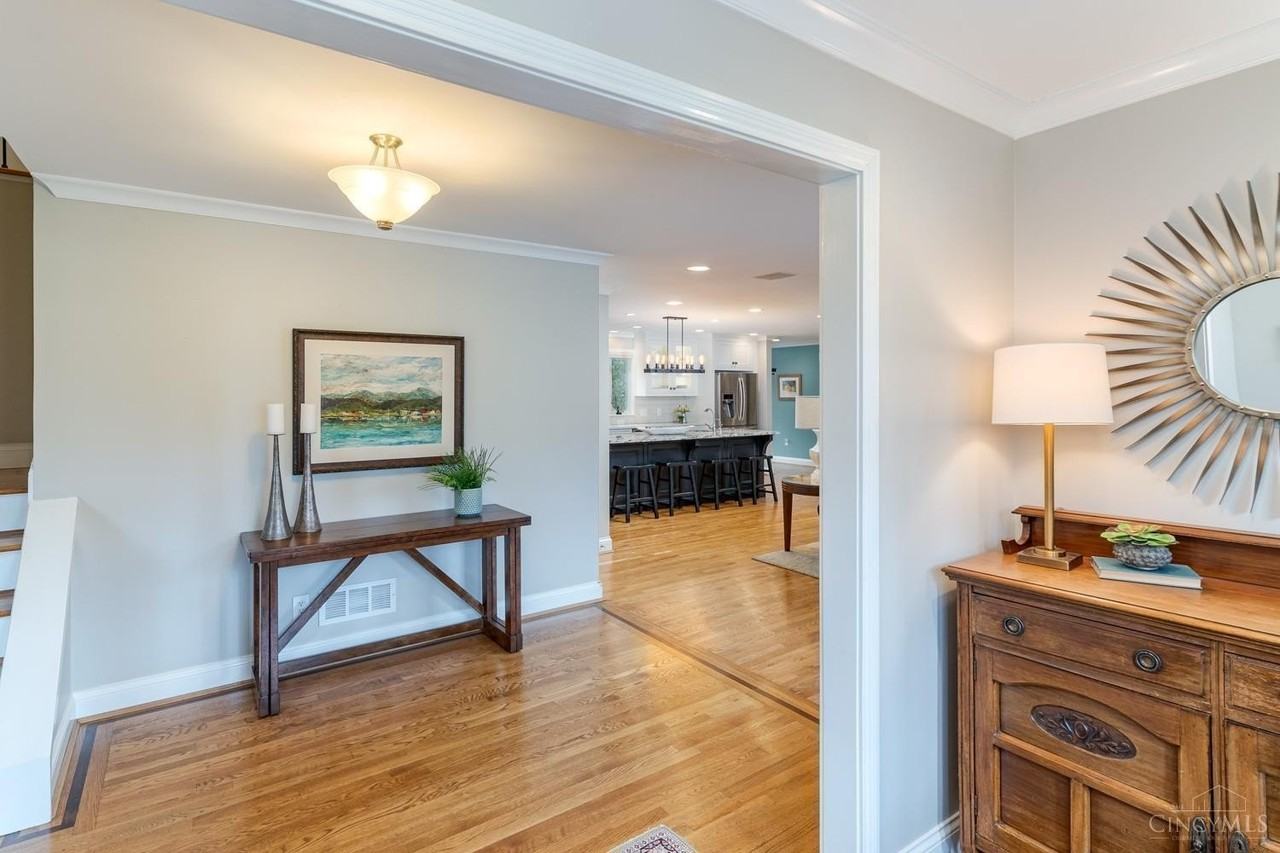 625 Hilltop Ln - Photo 5 of 50