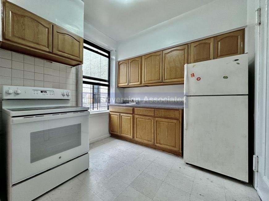 638 W 160th St - Photo 7 of 8