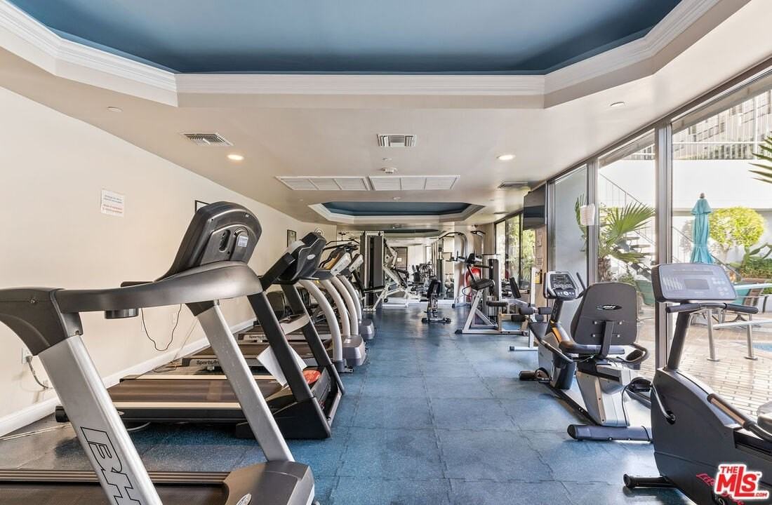 10660 Wilshire Blvd Apt 309 #309 - Photo 3 of 14