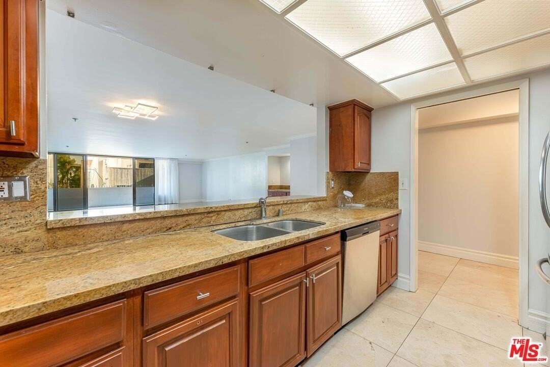 10660 Wilshire Blvd Apt 309 #309 - Photo 4 of 14