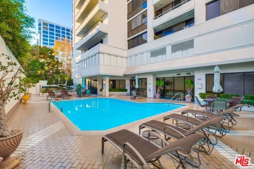 10660 Wilshire Blvd Apt 309 #309 - Photo 6 of 14