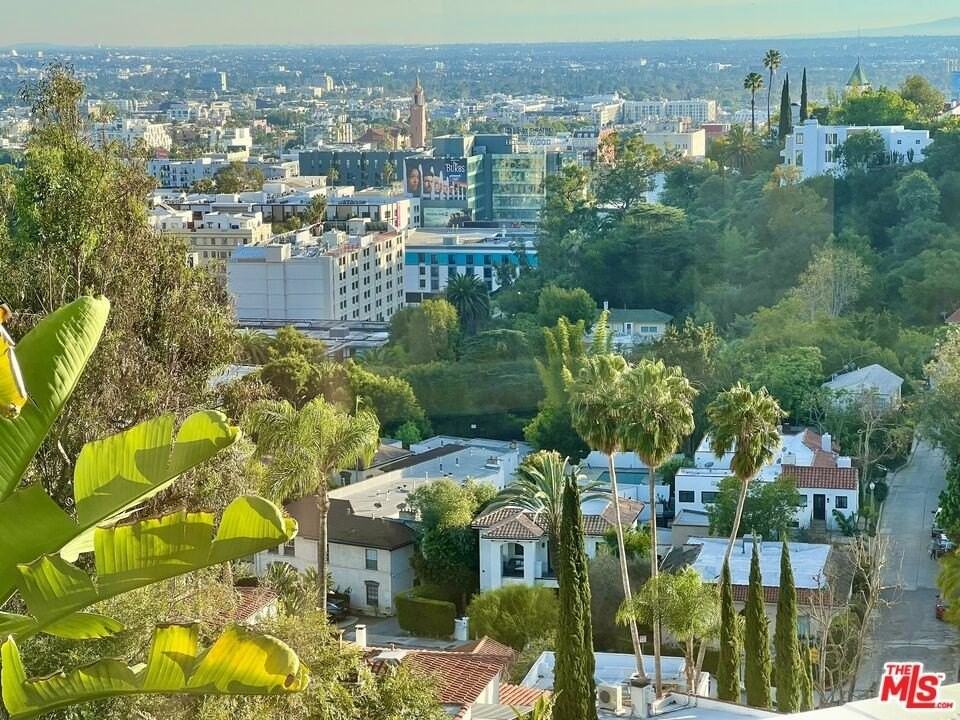 2185 BROADVIEW Ter unit: Lower - Photo 3 of 36