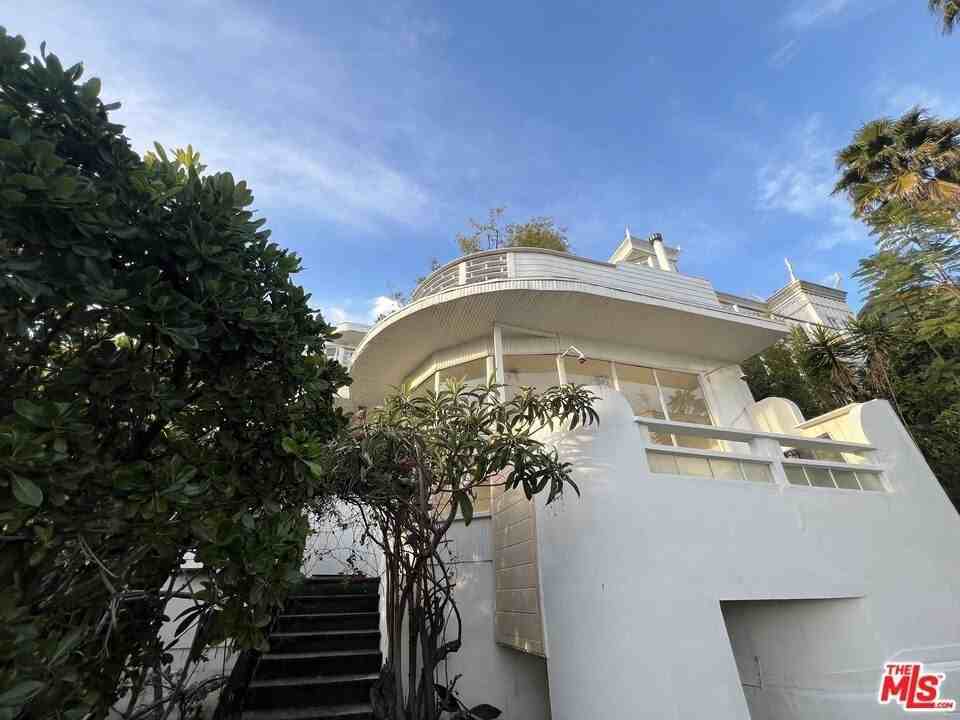 2185 BROADVIEW Ter unit: Lower - Photo 6 of 36