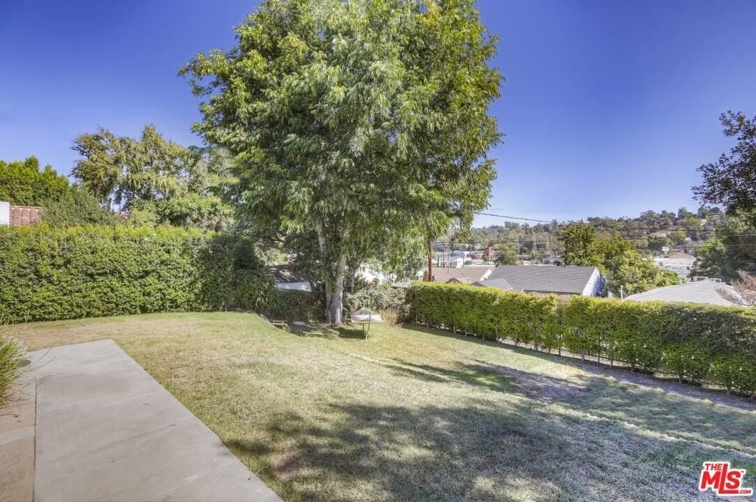 4933 Glacier Dr - Photo 6 of 39