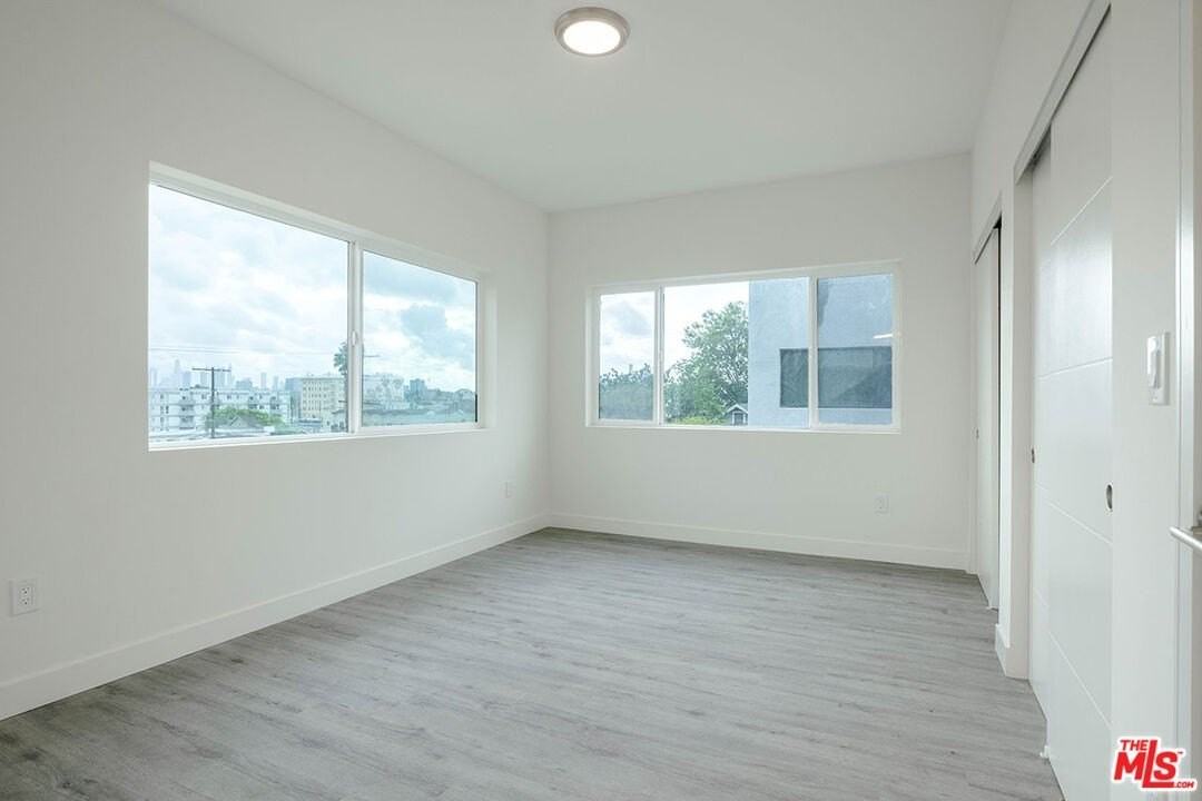 4806 Elmwood Ave - Photo 4 of 9