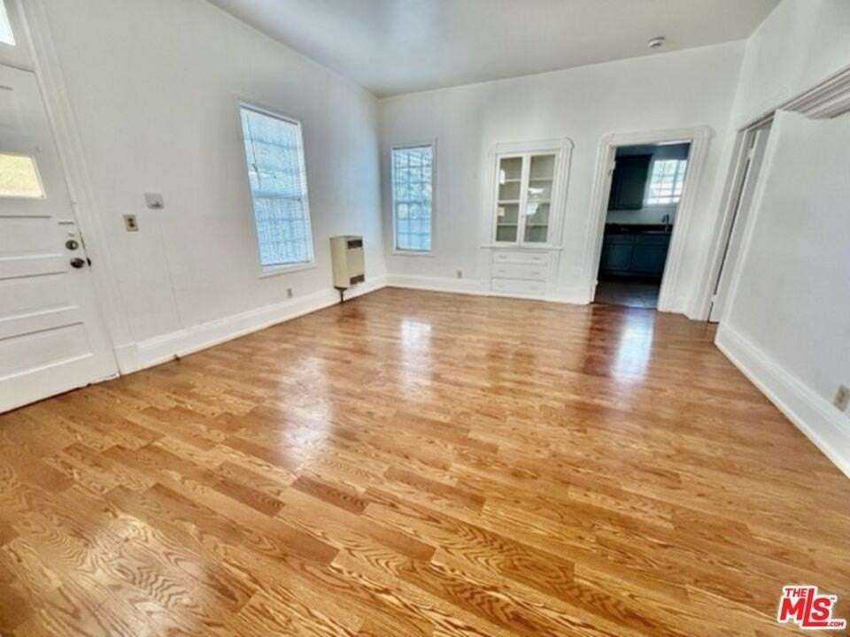 2226 Johnston St - Photo 6 of 30