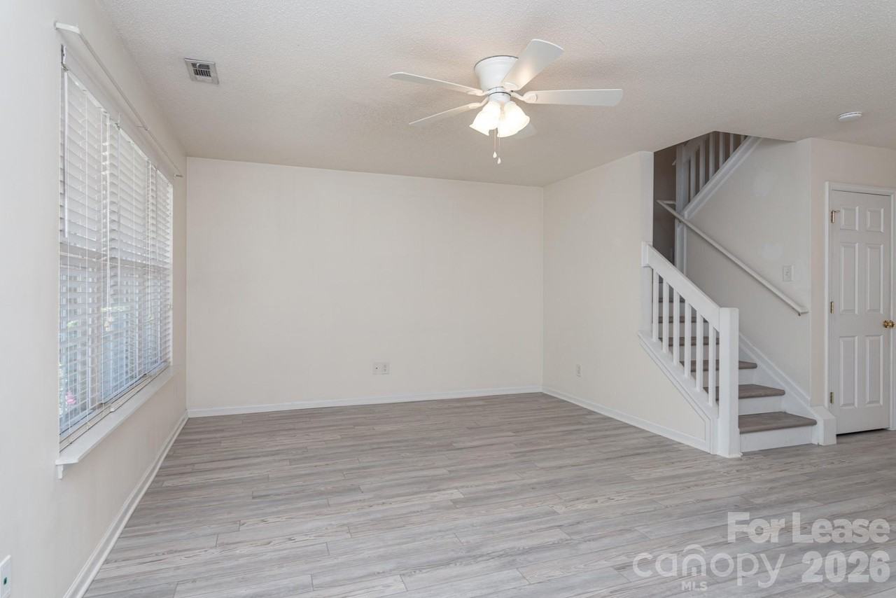 110 Navigator Ct - Photo 3 of 17