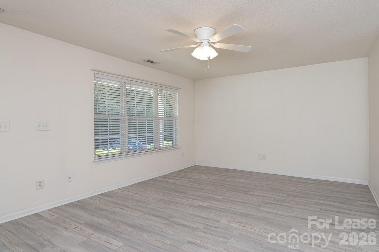 110 Navigator Ct - Photo 4 of 17