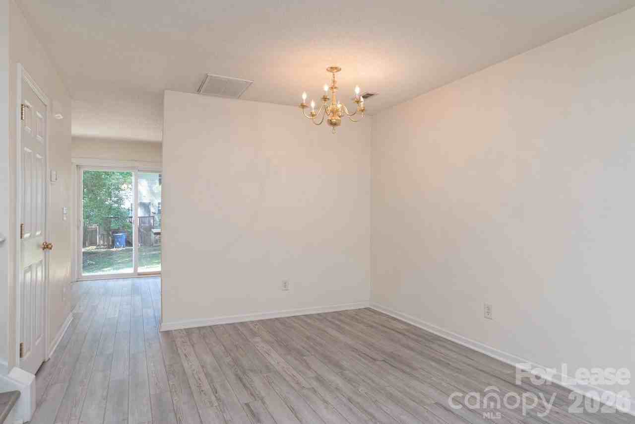 110 Navigator Ct - Photo 6 of 17