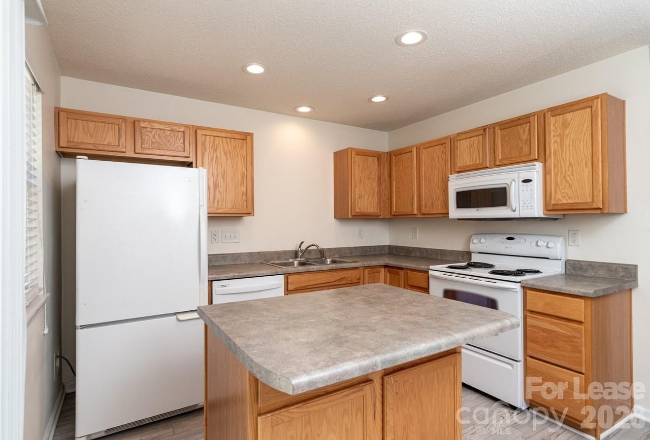 110 Navigator Ct - Photo 7 of 17