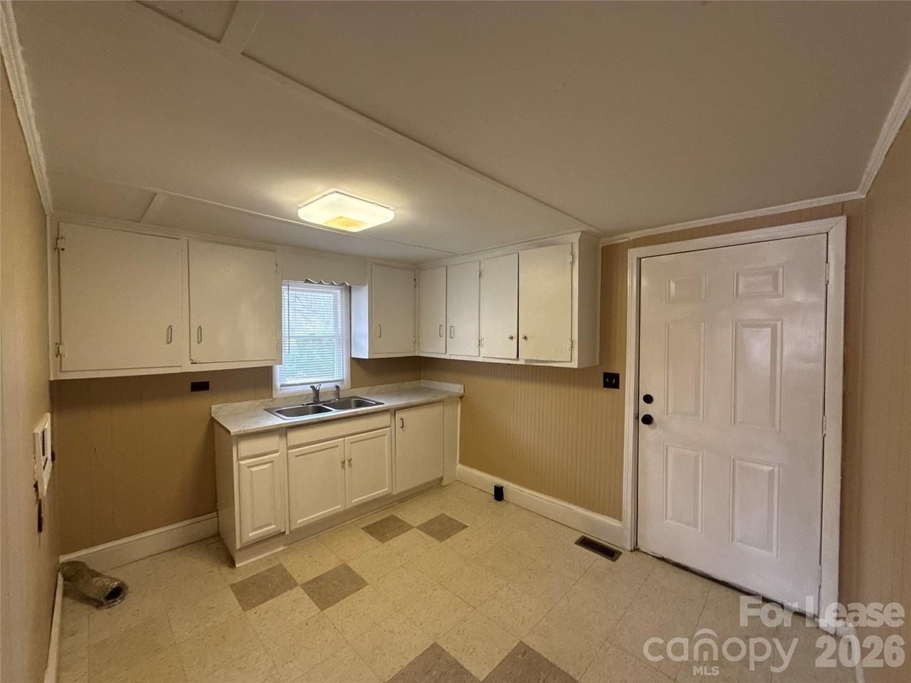 3131 Seymour Dr - Photo 6 of 10