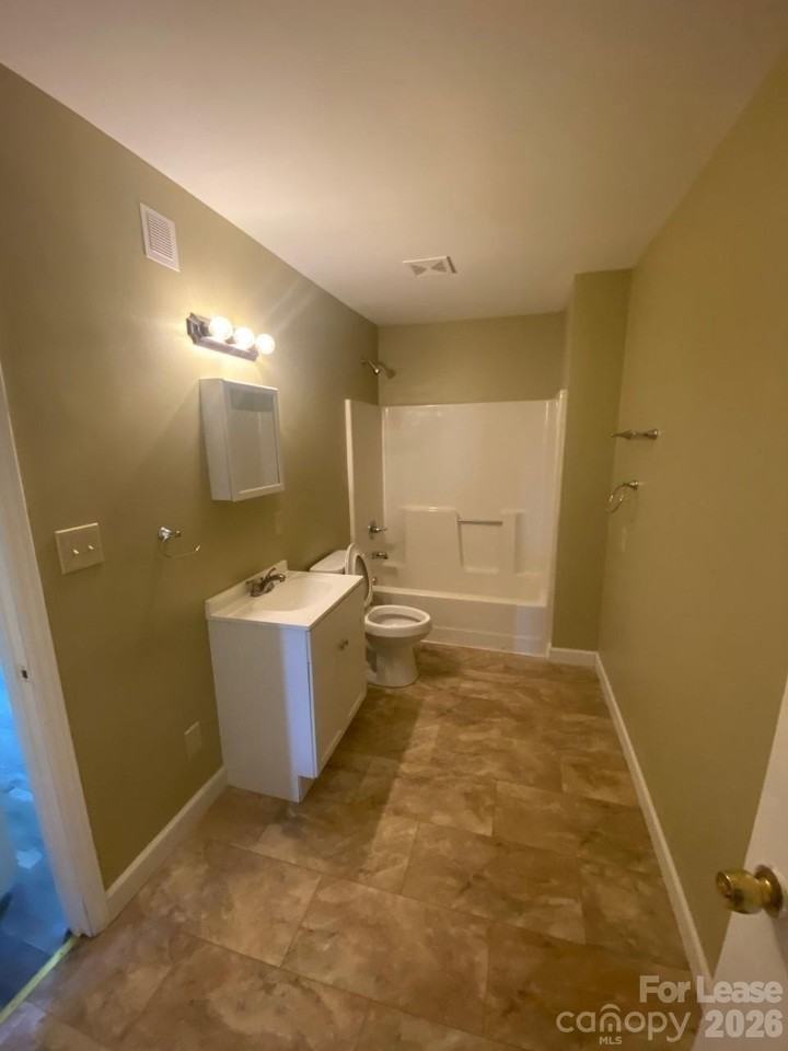 1323 7th St - Photo 5 of 7