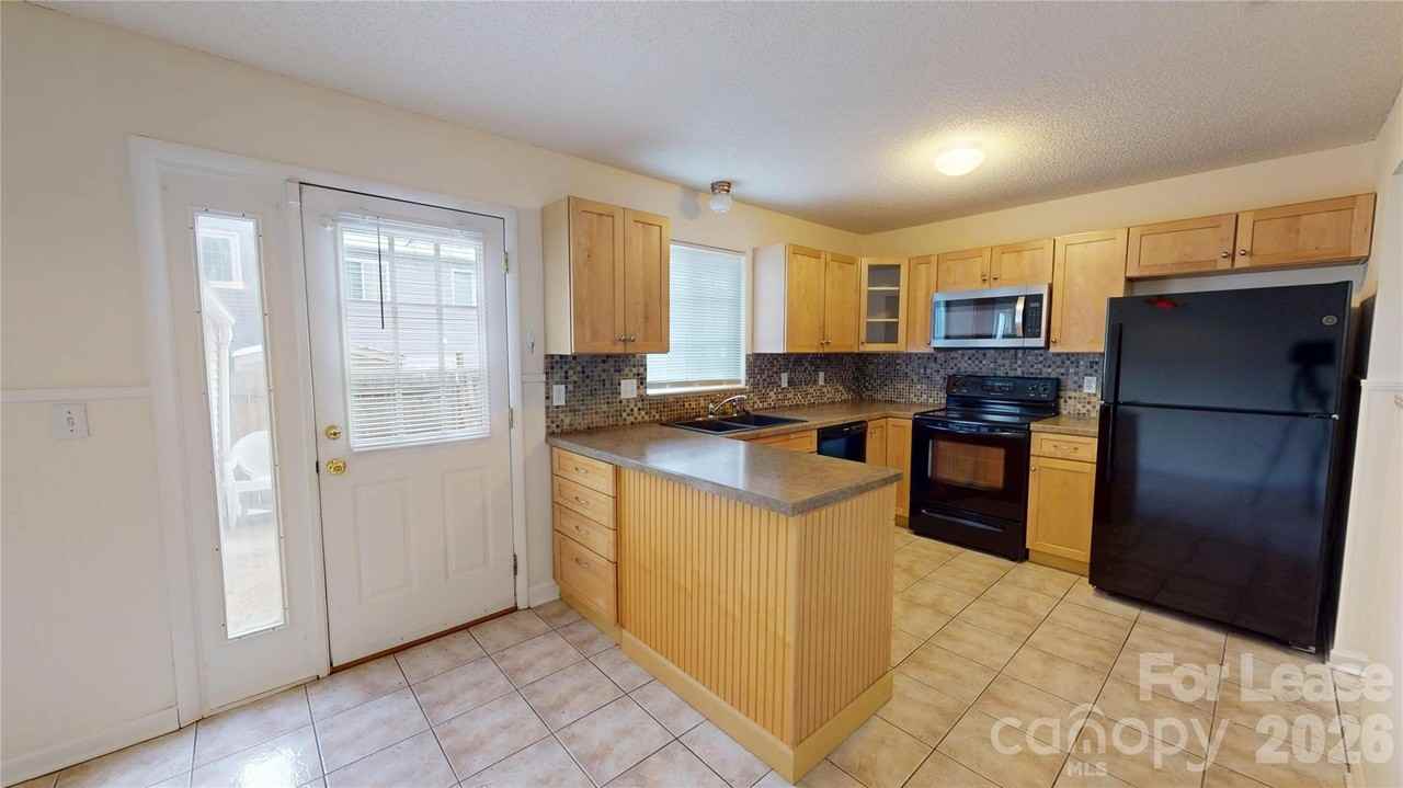 1211 Scaleybark Rd - Photo 7 of 29