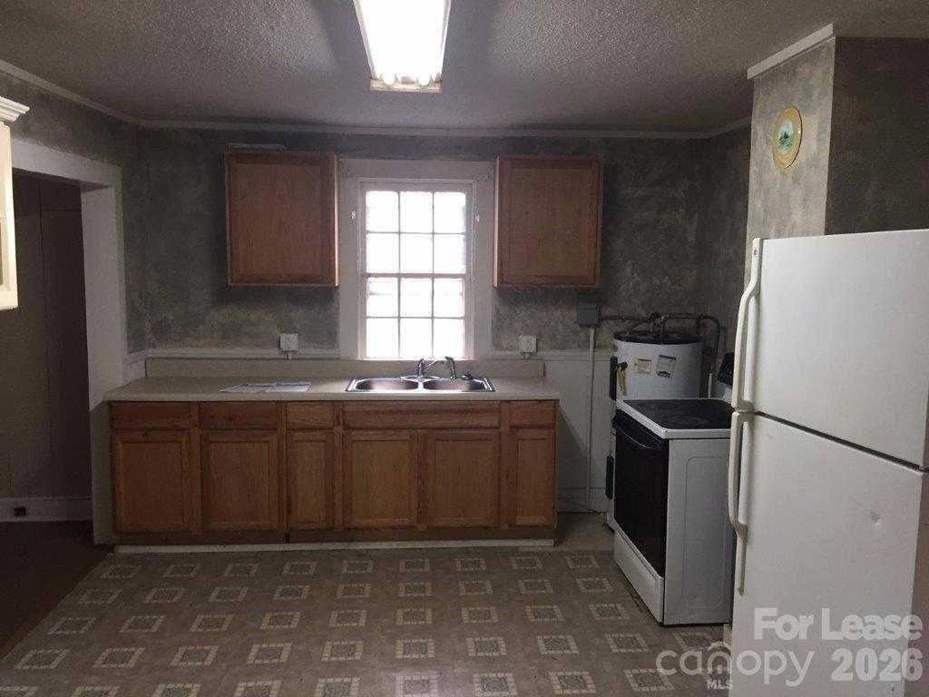 808 Wilmington Ave - Photo 3 of 5