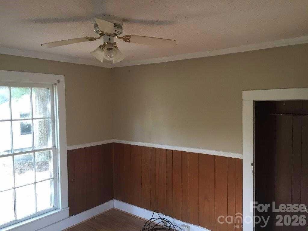 808 Wilmington Ave - Photo 4 of 5