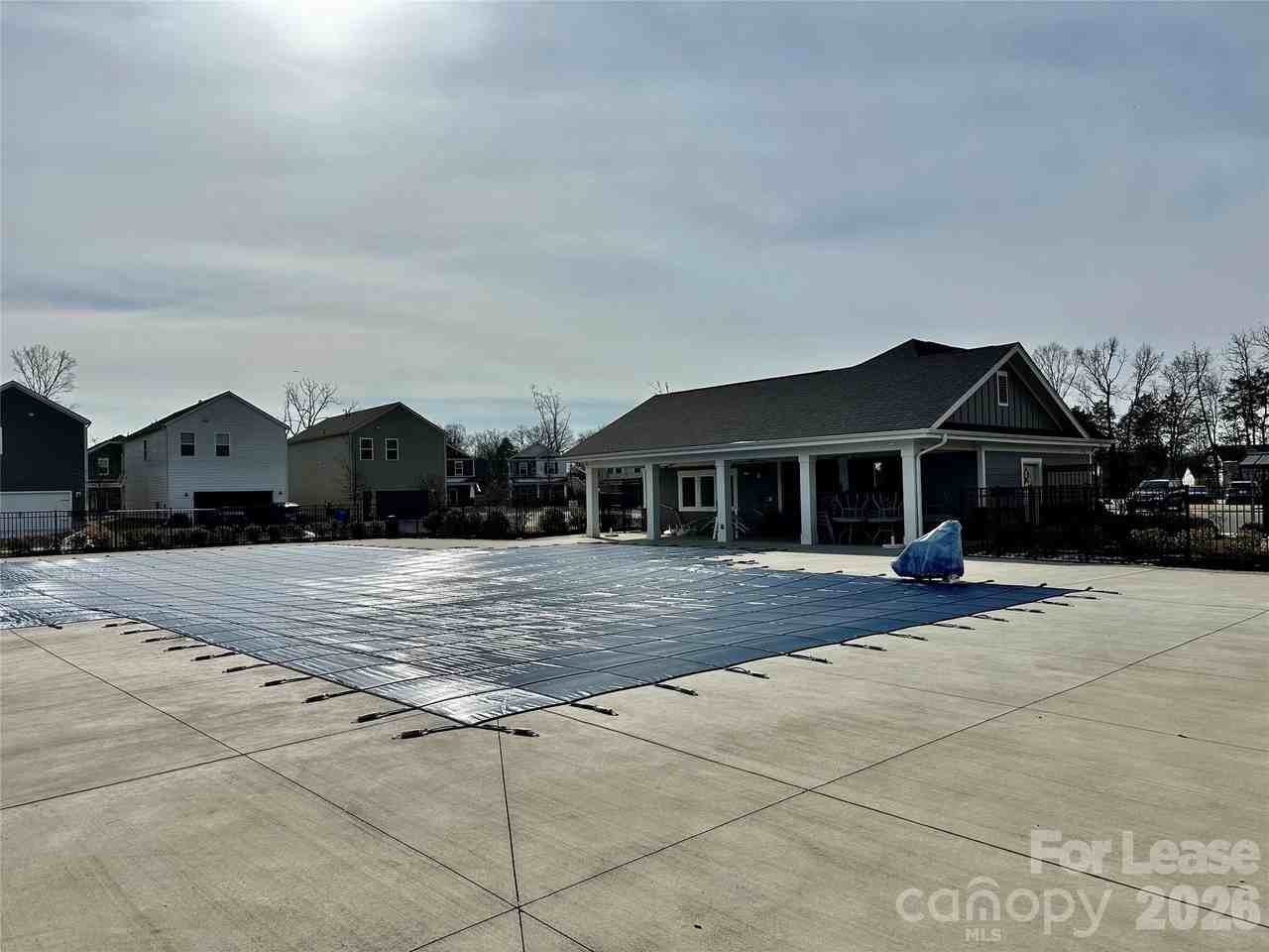 410 Cranford Dr - Photo 2 of 31