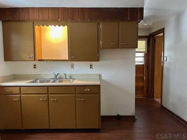 R 219 ROSEWOOD STREET - Photo 2 of 7