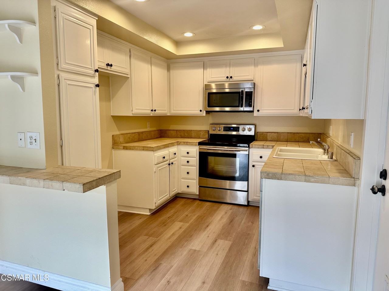 3719 Summershore Ln - Photo 3 of 20