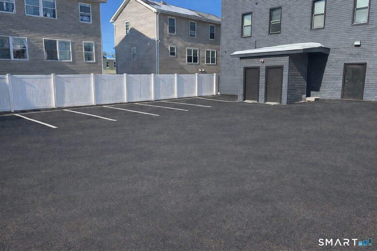 171 Pequonnock St 3rd Fl #3rdFL - Photo 4 of 24