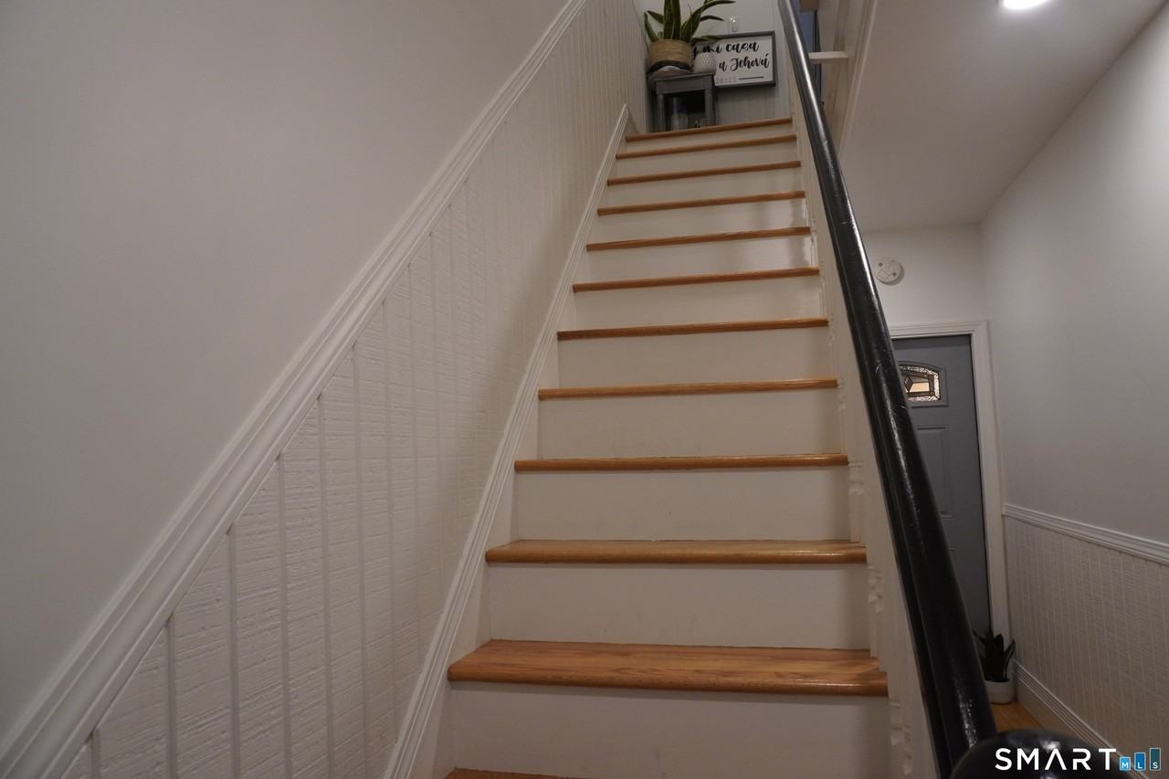 171 Pequonnock St 3rd Fl #3rdFL - Photo 6 of 24