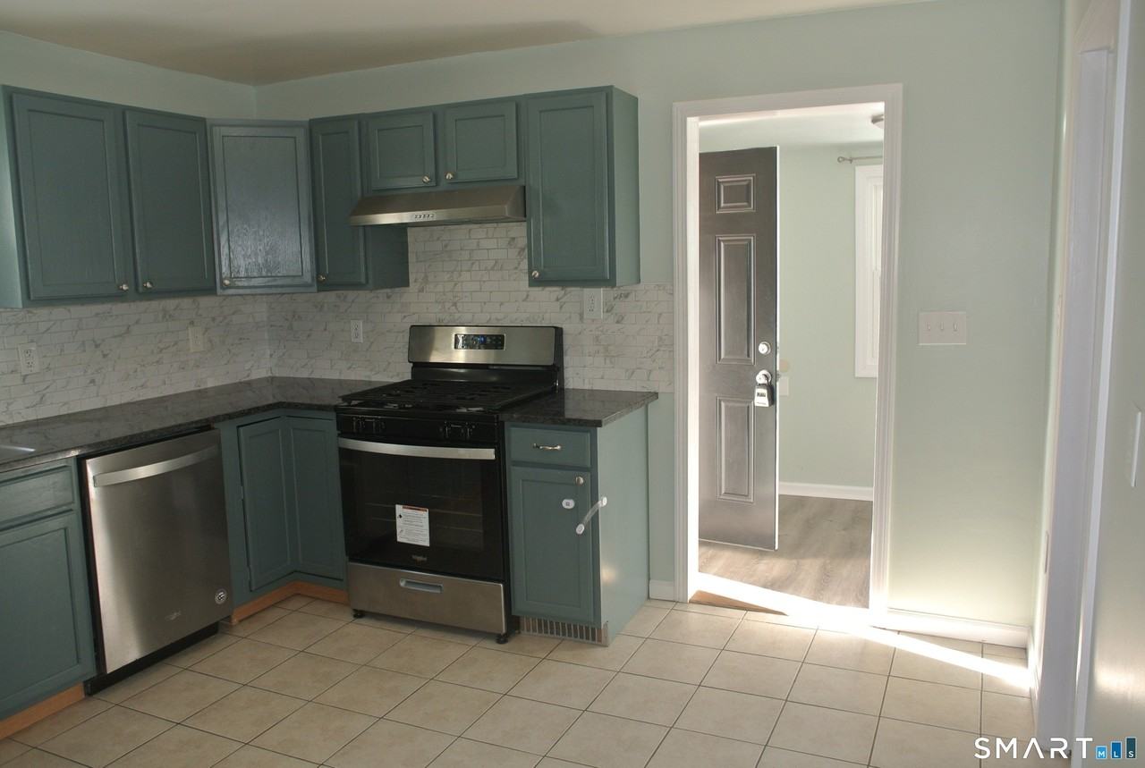 492 W River St - Photo 2 of 21