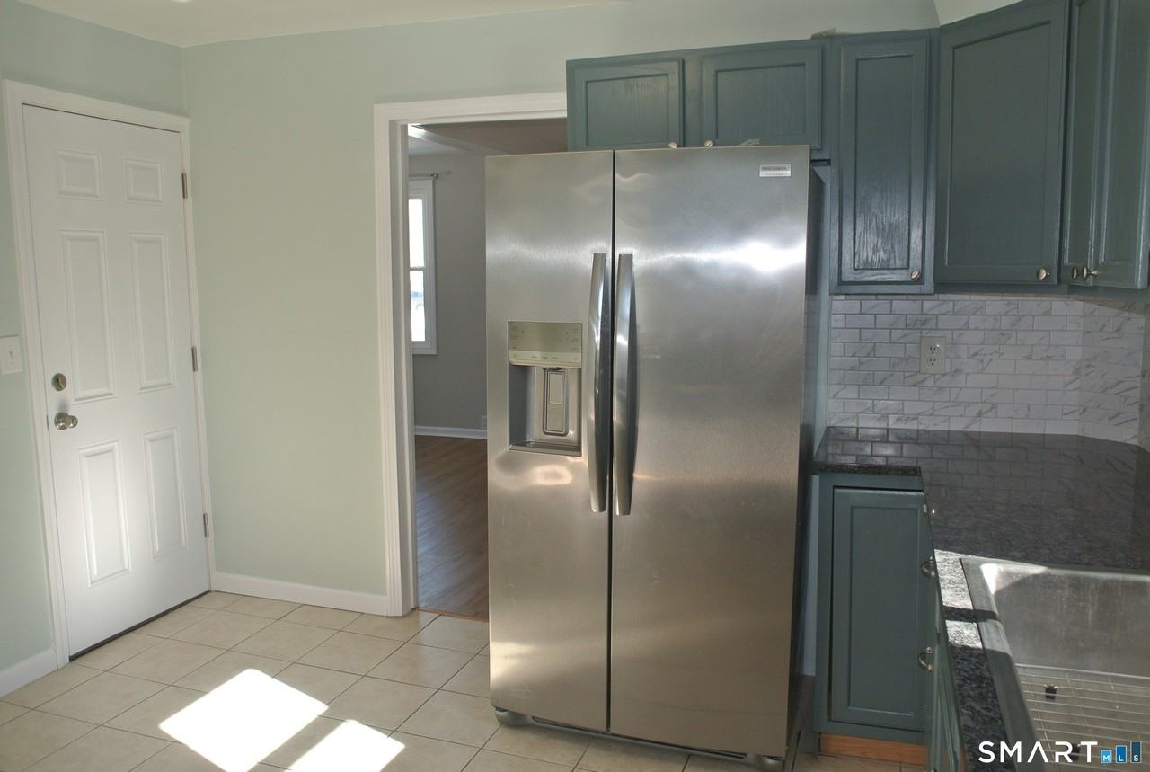 492 W River St - Photo 4 of 21