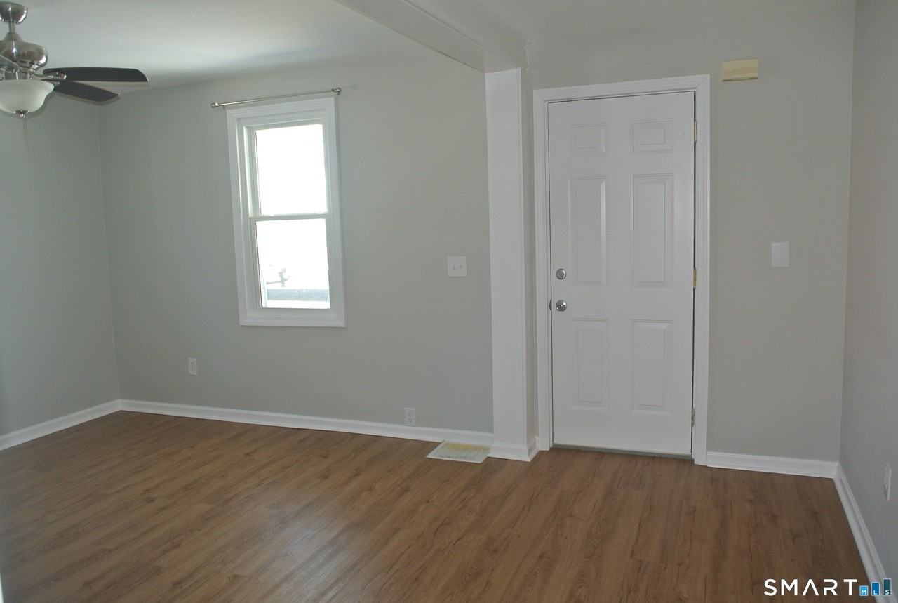 492 W River St - Photo 5 of 21
