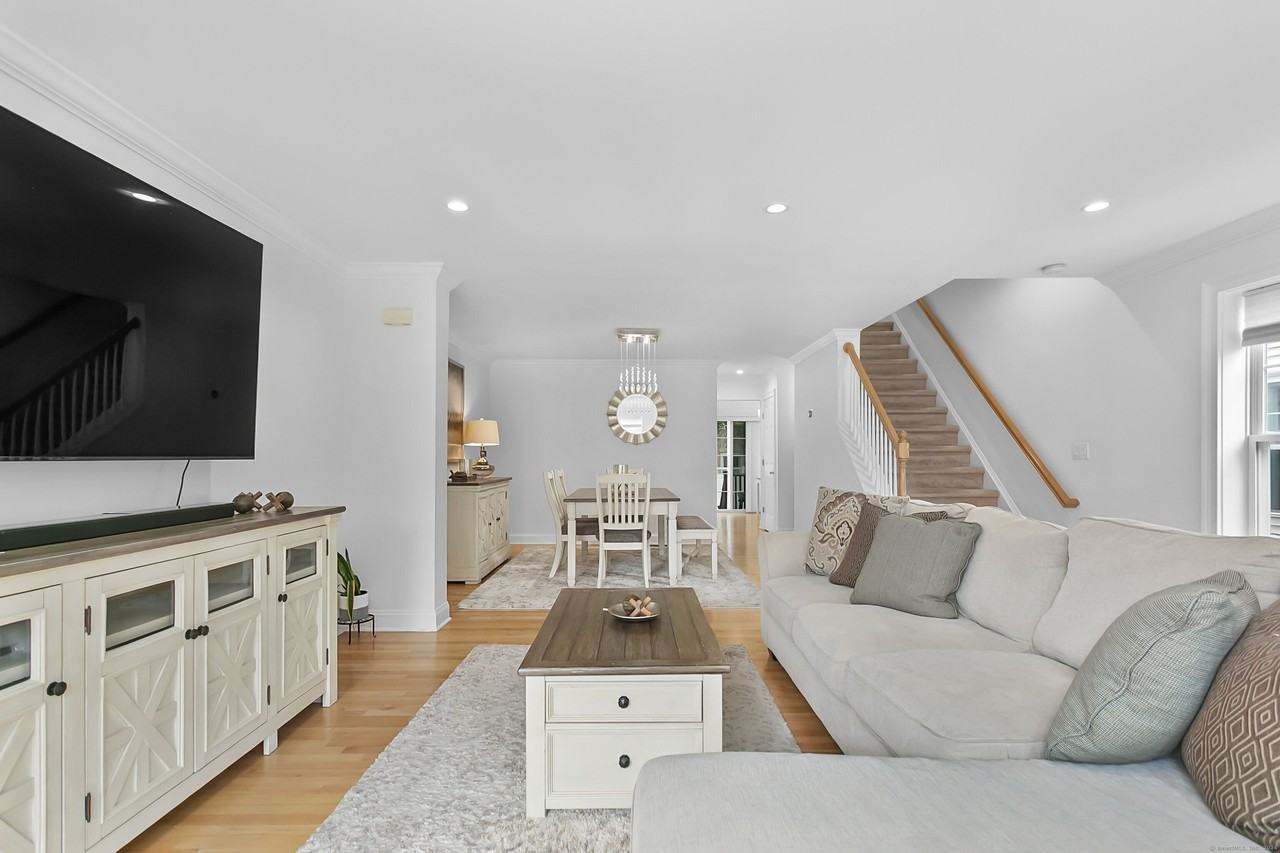 28 Rock Spring Rd Unit B2 #B2 - Photo 4 of 32