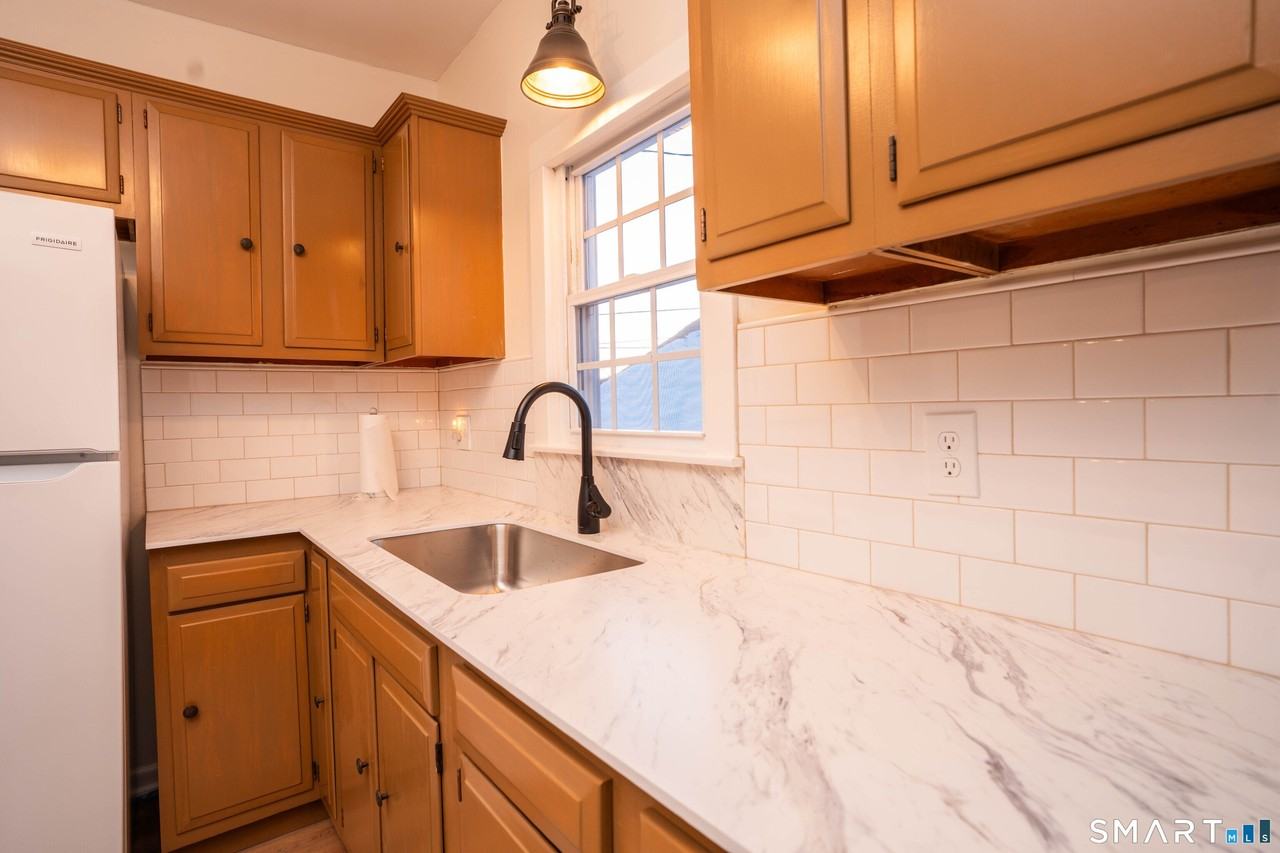 31 Hall Ave - Photo 3 of 11