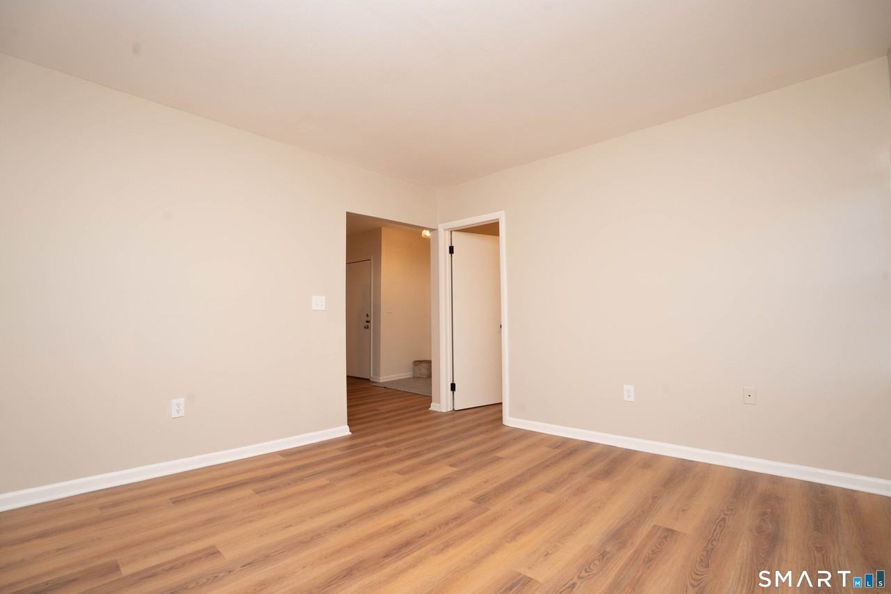 31 Hall Ave - Photo 5 of 11